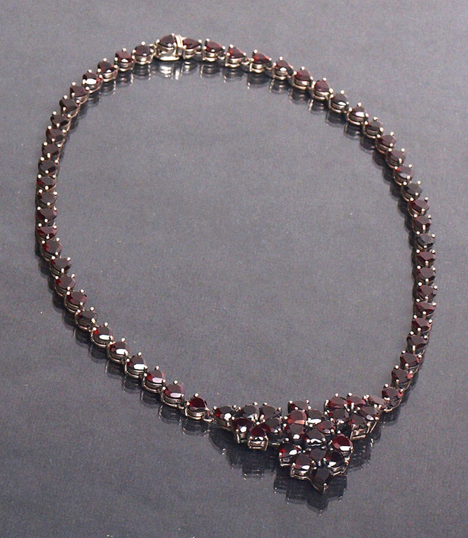 Silver necklace with garnet