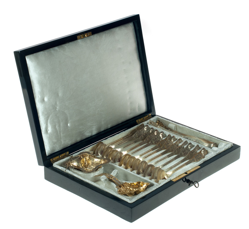 Set of silver tea accessorys