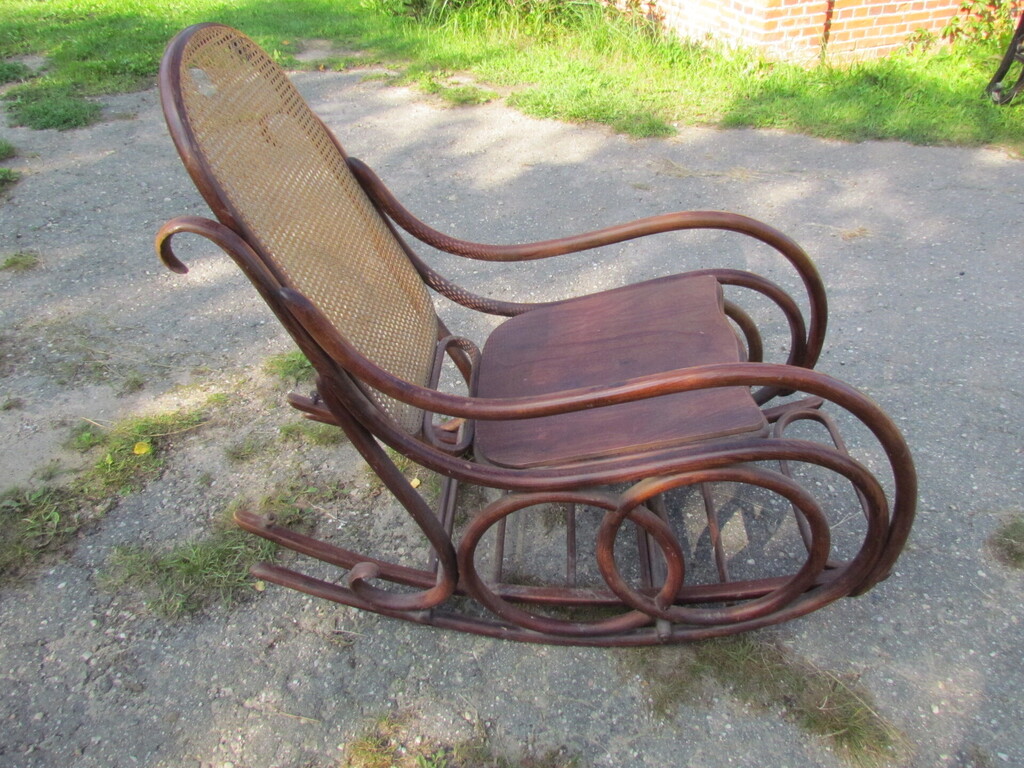 Toneta stila šūpuļkrēsls