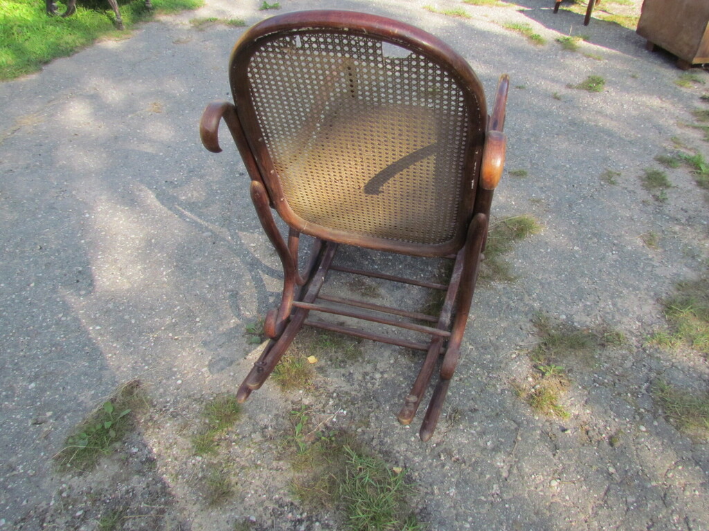 Кресло-качалка в стиле Тонет