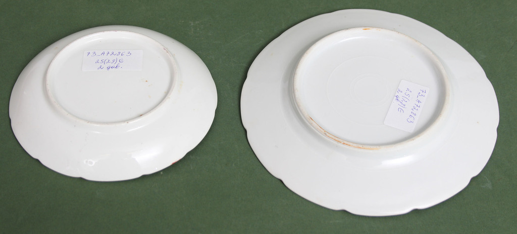 Фарфоровые тарелки с азиатским мотивом (2 шт.)