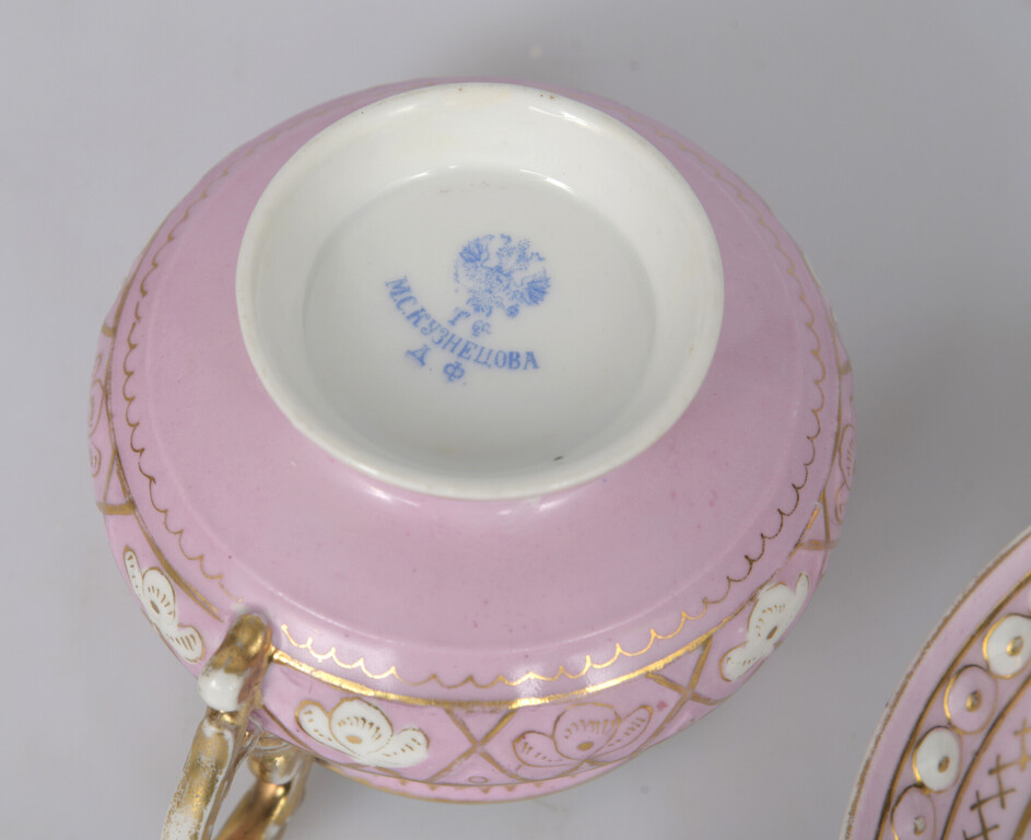 Porcelāna tasīte ar apakštasīti rozā krāsā