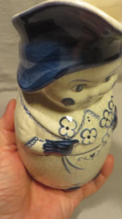 porcelāna krūze Annele zilajos cimdiņos,h-20cm