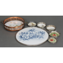 Faience trays and dishes of different sizes (7 pcs)