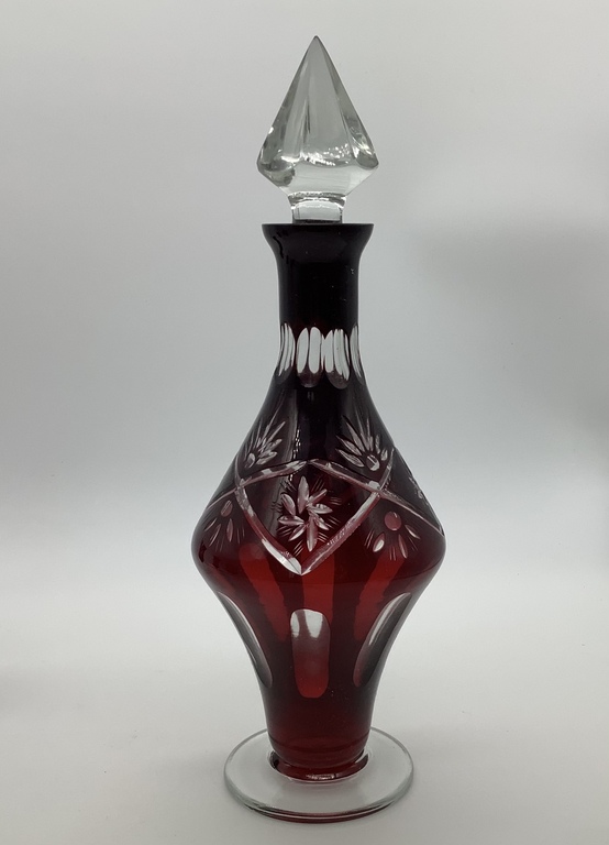 Rubīna stikls, Alkohola komplekts. 1910-20 Austrija. Oriģināls korķis.