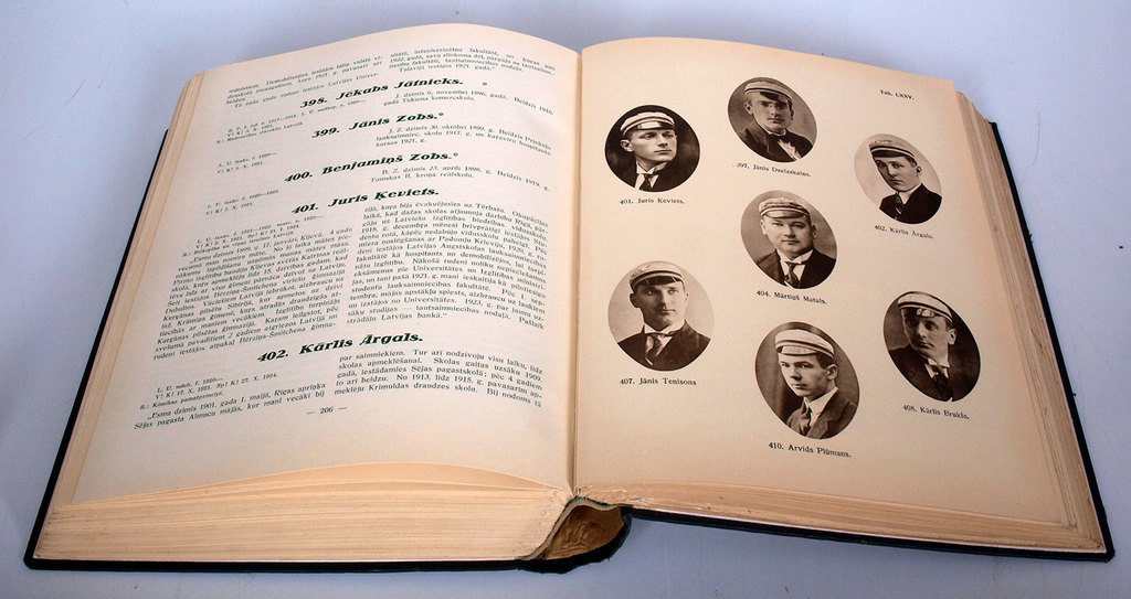 Книга „Tālavija 1900-1925”