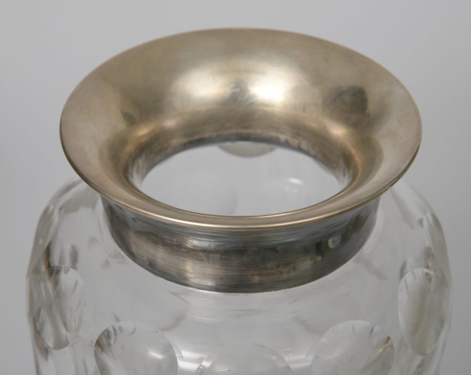 Хрустальная ваза с гравировкой и серебряной отделкой