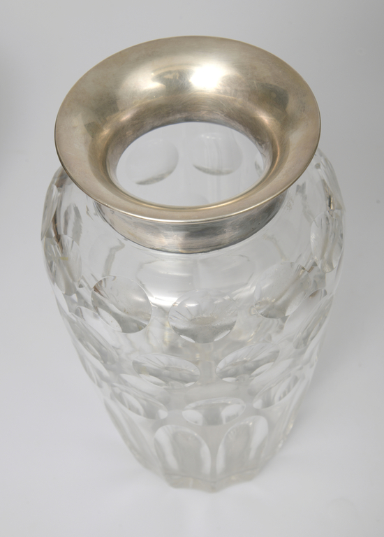 Engraved crystal vase with silver finish