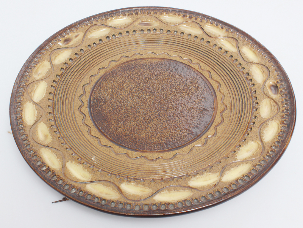Декоративная керамическая тарелка на стену