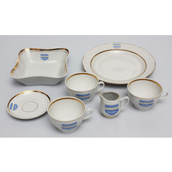 Porcelain tableware set 