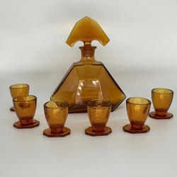 Honey glass. Decanter and 6 glasses. Art Deco. Belgium. Excellent preservation.