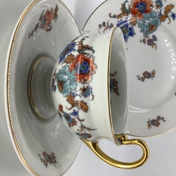 Tējas pāris un Tomasa kūkas šķīvis, ar rokām apgleznoti un reta, gracioza forma