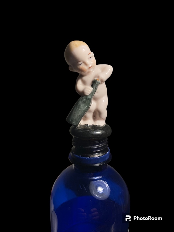 porcelāna pudeles korķis puisēns ar pudeli, Goebel  Vācija i