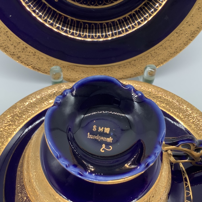Tējas pāris un kūkas šķīvis.Kobalts un zelts.Reta forma un rokturis.Grāfs Henebergs