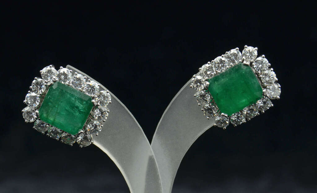 White gold earrings with diamonds and emeralds