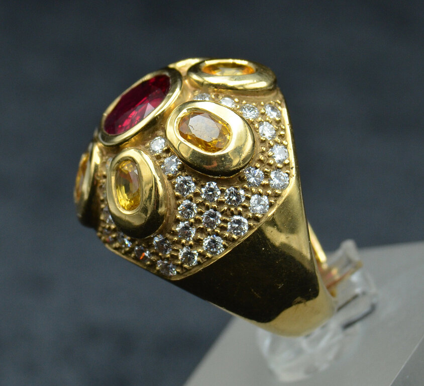 Gold ring with diamonds and ruby