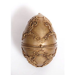 Dekoratīva lādīte olas formā