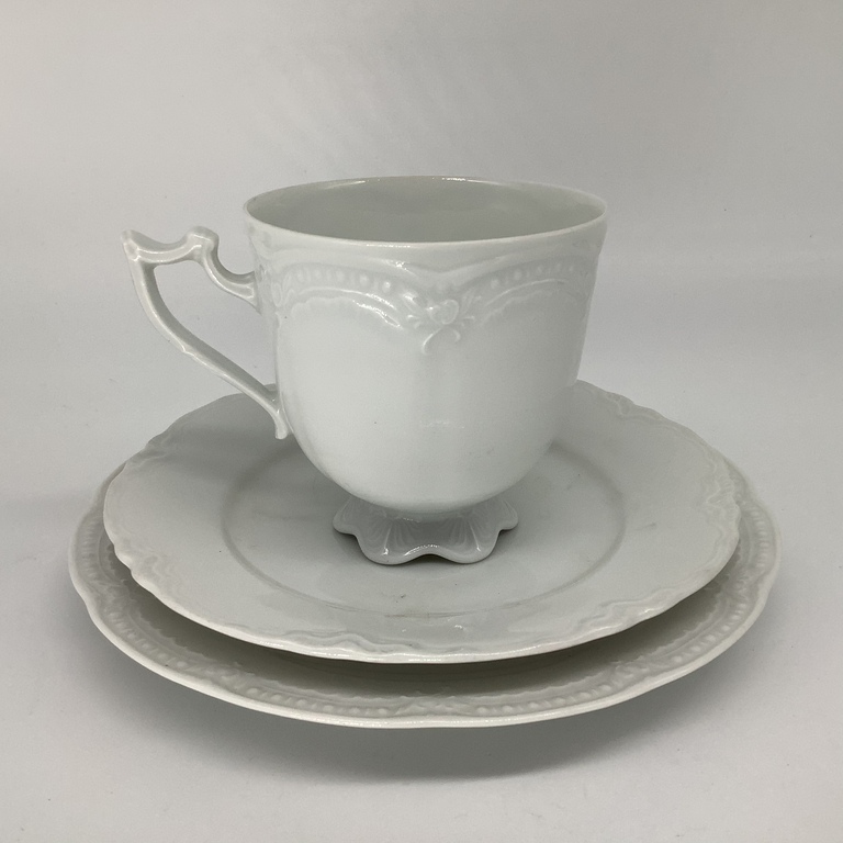 Tējas trio Hünterreuther, Perfekti balta.Uz ažūra kāta un roktura formas