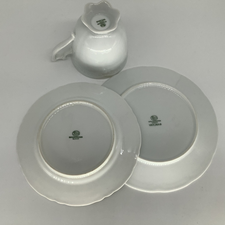 Tējas trio Hünterreuther, Perfekti balta.Uz ažūra kāta un roktura formas