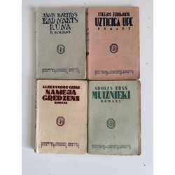 Четыре книги в мягкой обложке издательства Kūtu Draugs