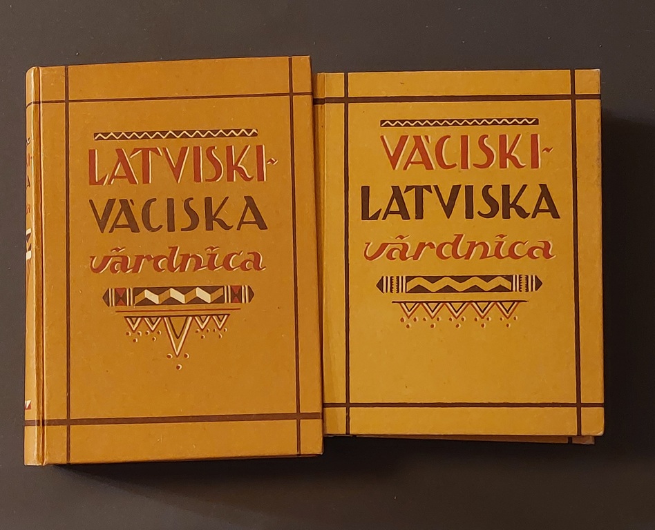 Divas vārdnīcas Latviski - Vāciska; Vāciski  - Latviska 1942 g.