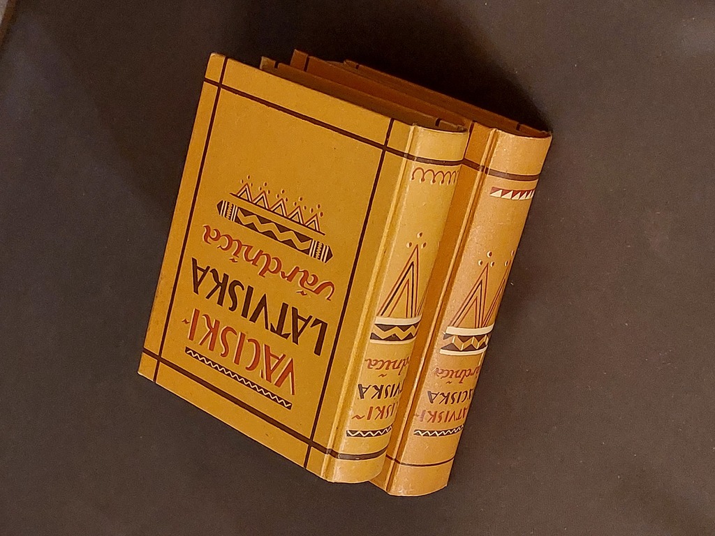 Divas vārdnīcas Latviski - Vāciska; Vāciski  - Latviska 1942 g.