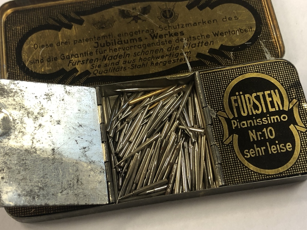 Set of turntable needles in original box