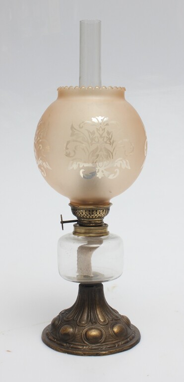 Бронзовая керосиновая лампа в стиле модерн