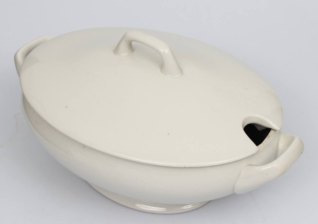 Porcelain terrine with lid