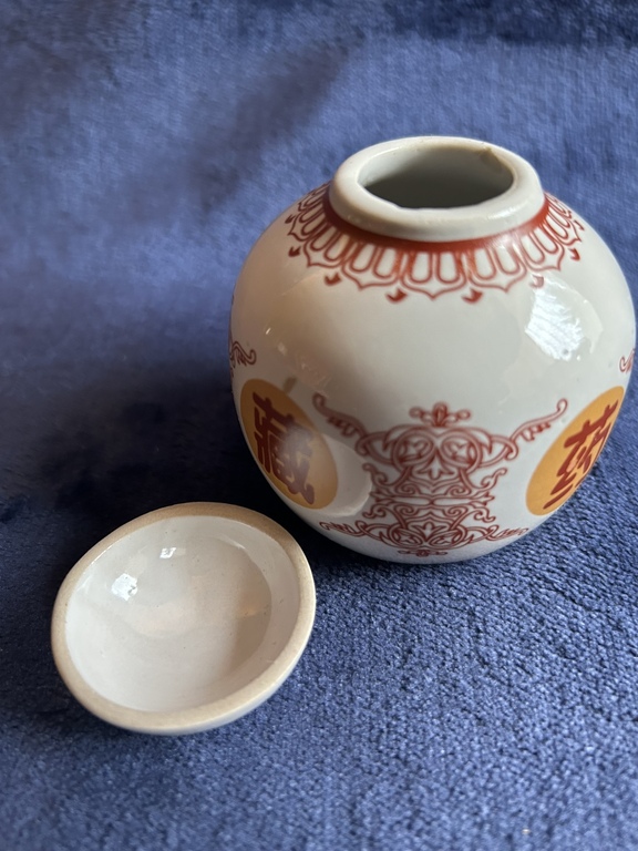 Porcelain jar for tablets. China. Last century. Brand