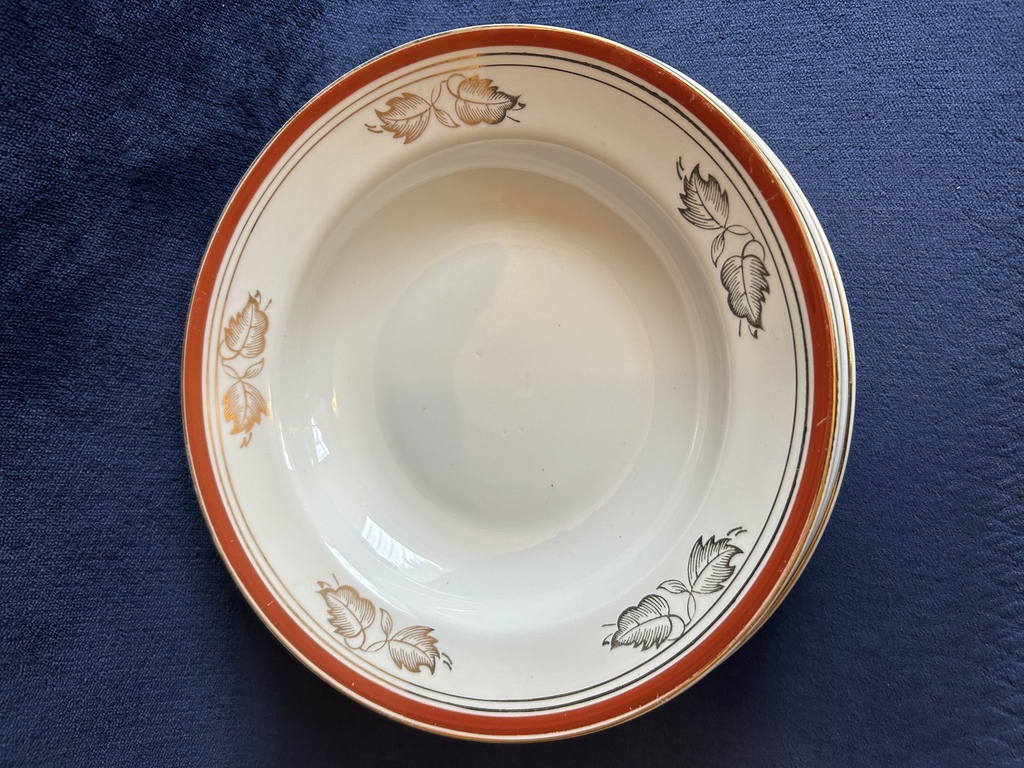5 soup plates from Taut's service in excellent condition. Old mark.