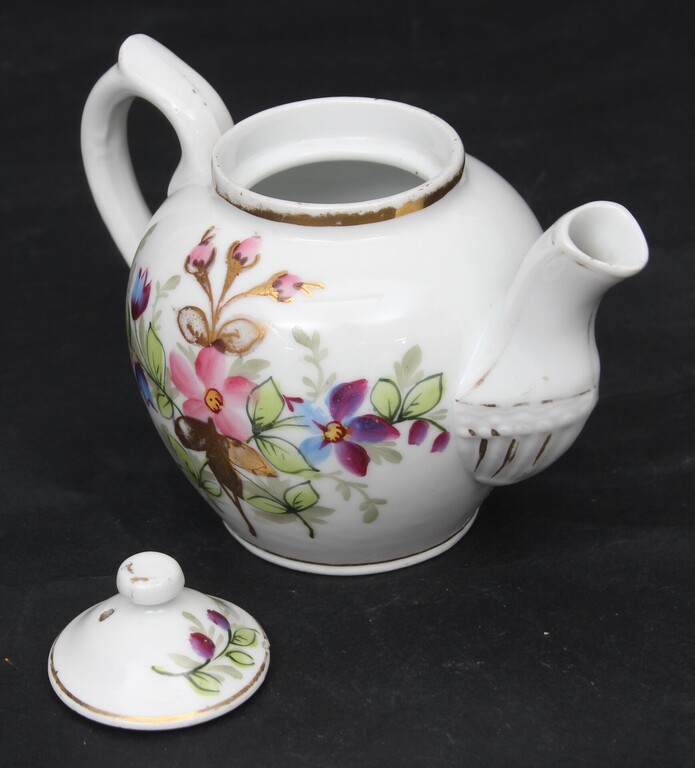 Kuzņecova porcelāna tējas kanniņa
