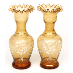 Glass vase with grooved edges (2 pcs.)