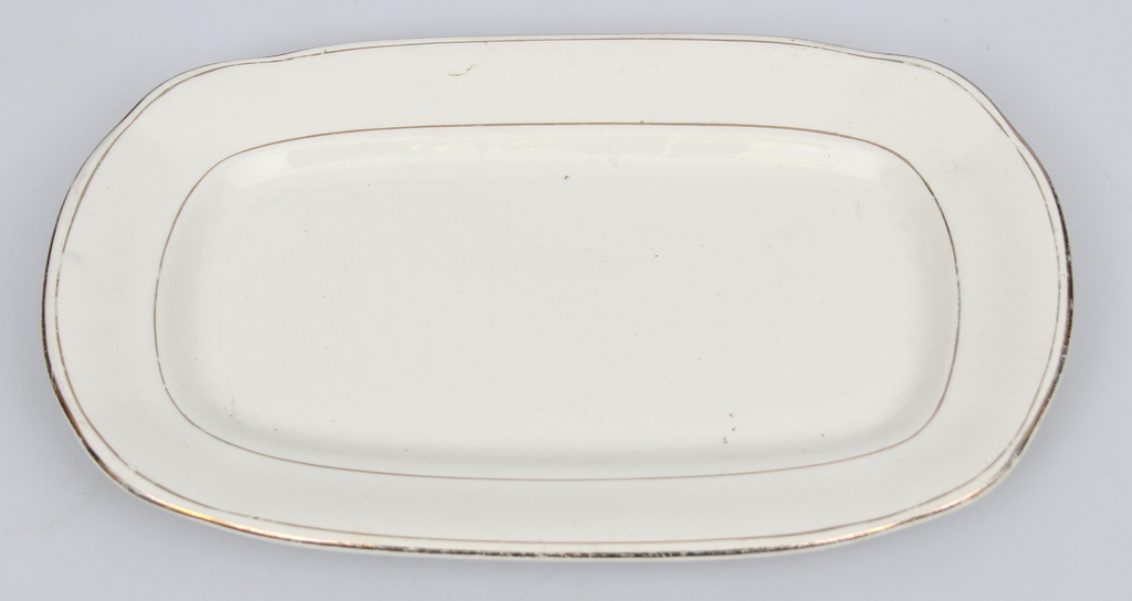 Porcelain serving plates (2 pcs)