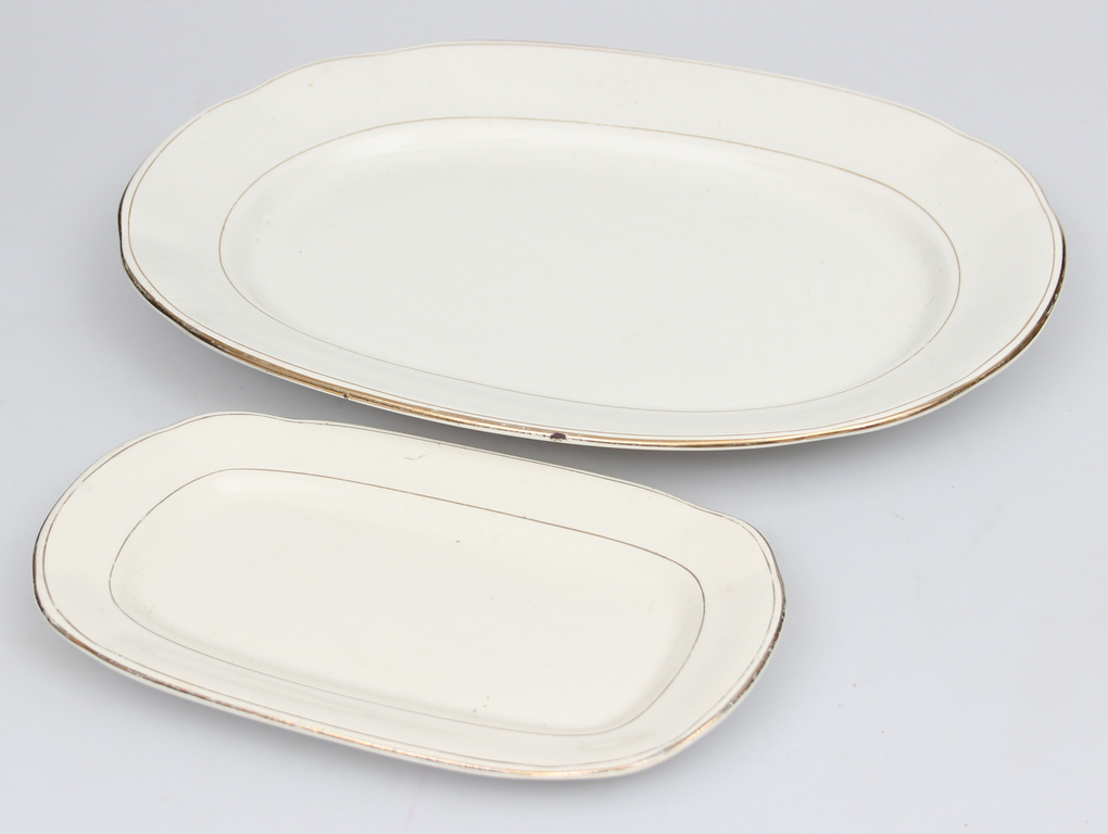 Porcelain serving plates (2 pcs)