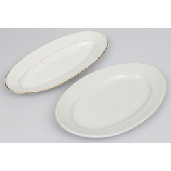 Две фарфоровые тарелки овальной формы