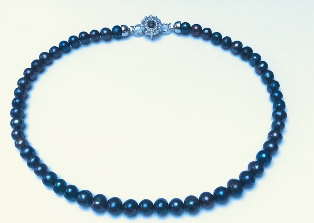 Dark Freshwater Pearl Necklace.