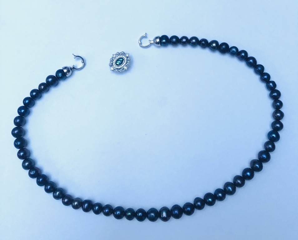 Dark Freshwater Pearl Necklace.