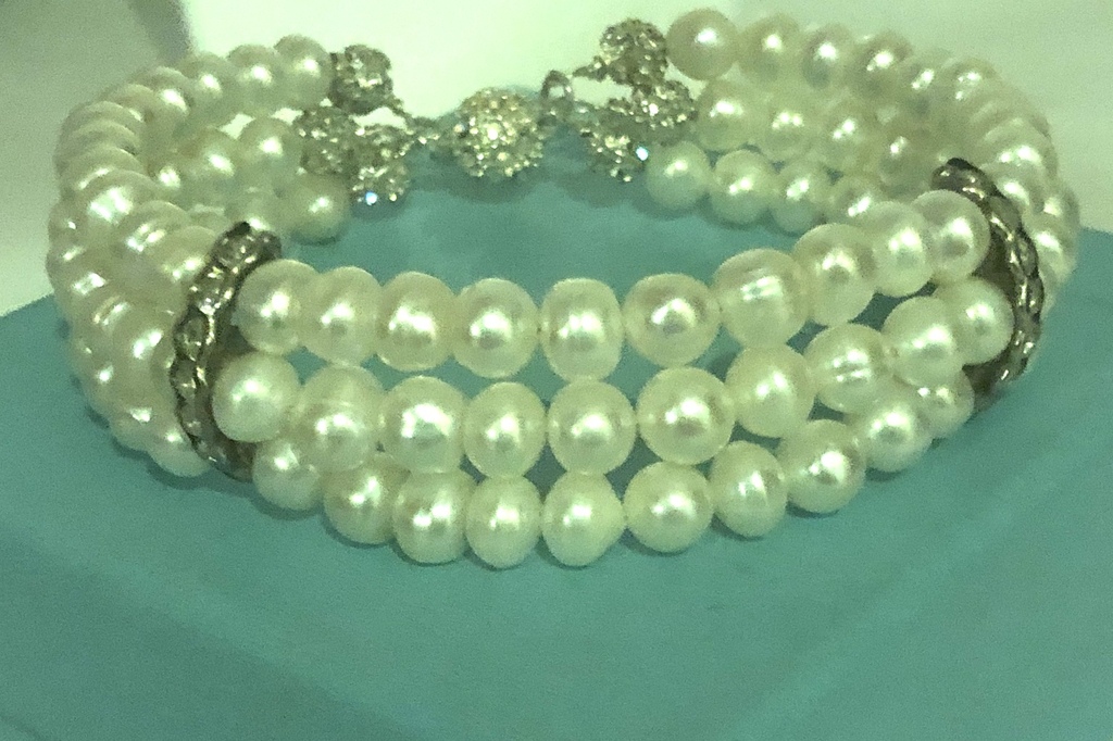Freshwater pearl bracelet with zirconia clasp.
