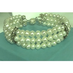 Freshwater pearl bracelet with zirconia clasp.