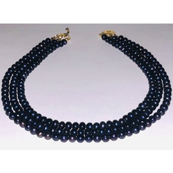 3-row necklace with blue freshwater pearls and zirconia clasp.