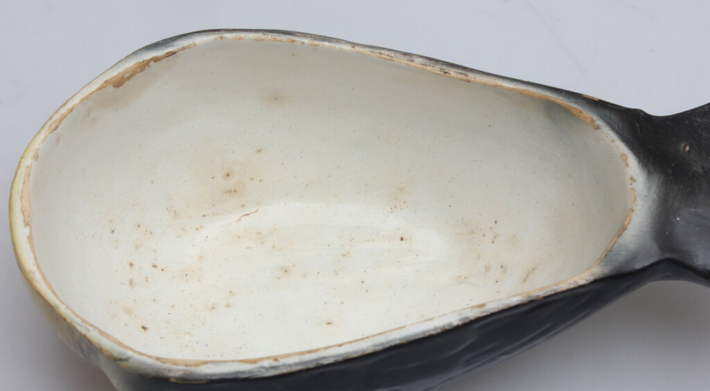 Porcelain dish with lid 