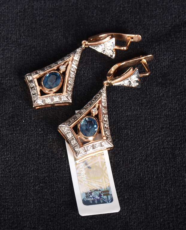 Gold earrings with diamonds and sapphires