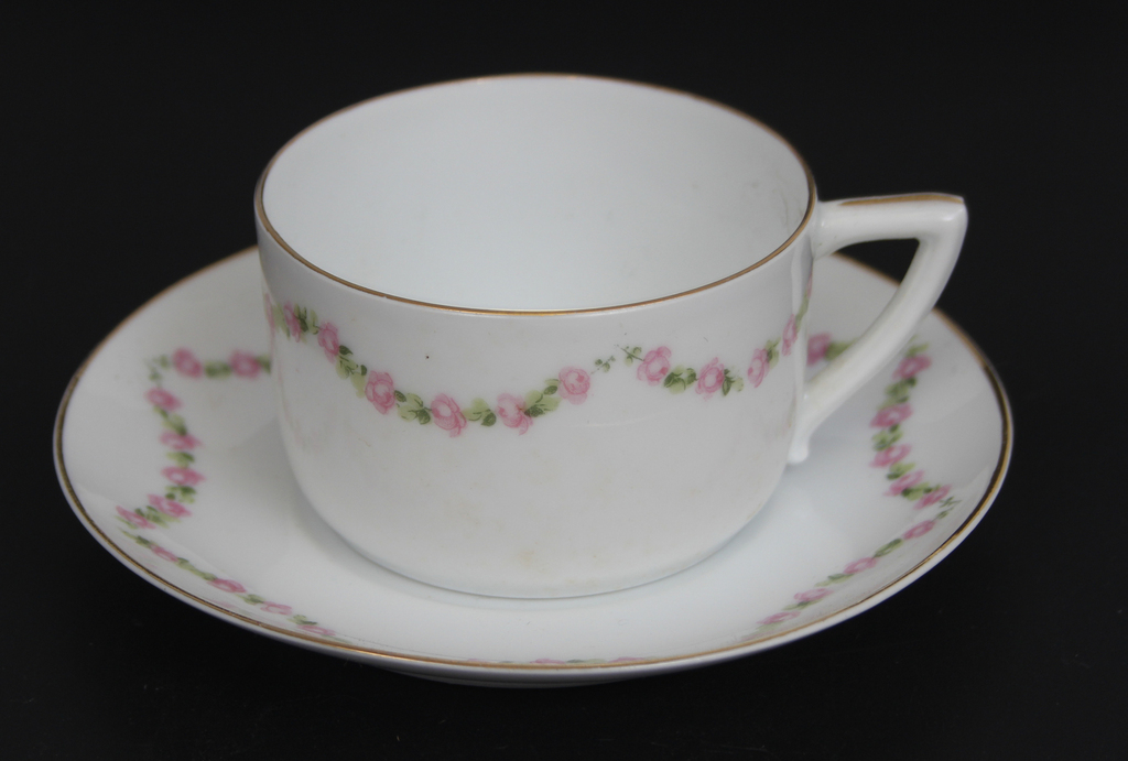 Art Nouveau porcelain cups and saucers (6 pcs)