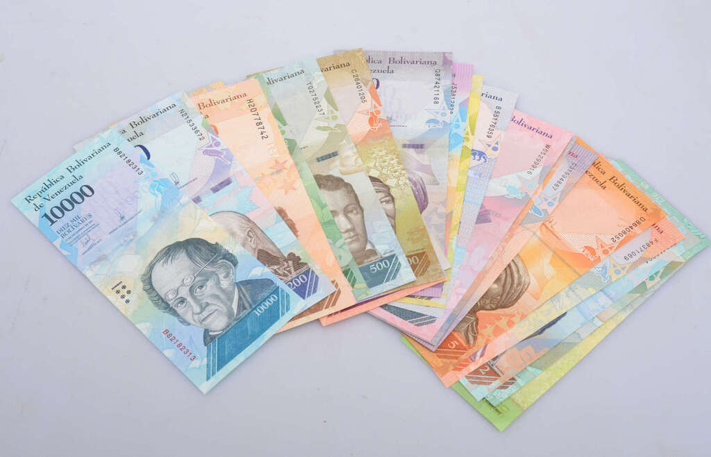 Venezuelan banknotes (23 pieces)
