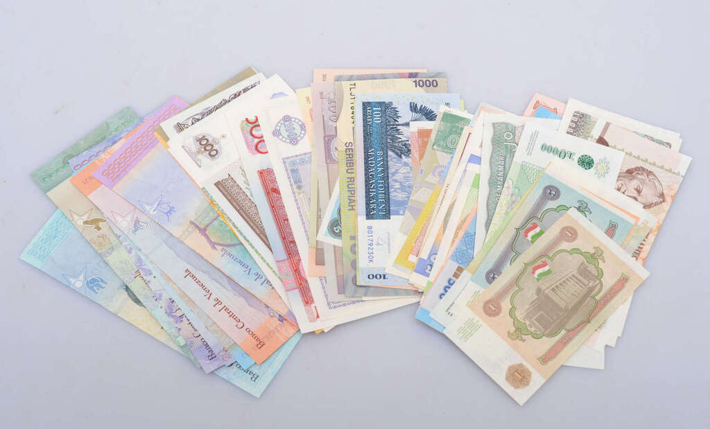 Dažādu valstu banknotes (56 gab)