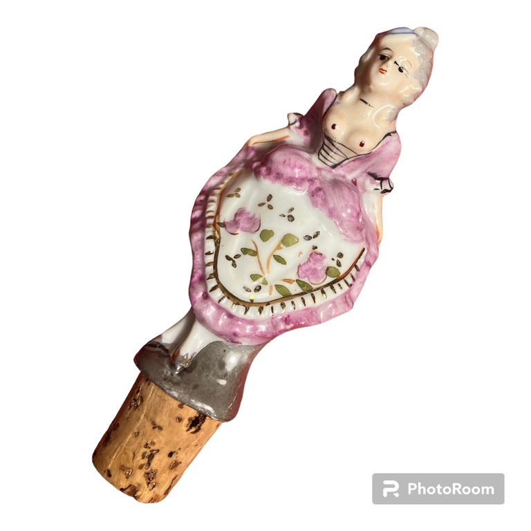 Фарфоровая крышка от бутылки с эротичным оттенком викторианской дамы