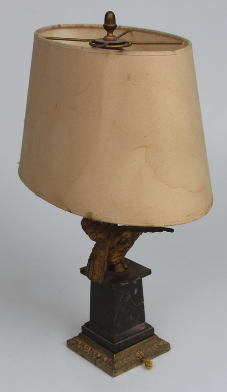 Ampīra stila lampa