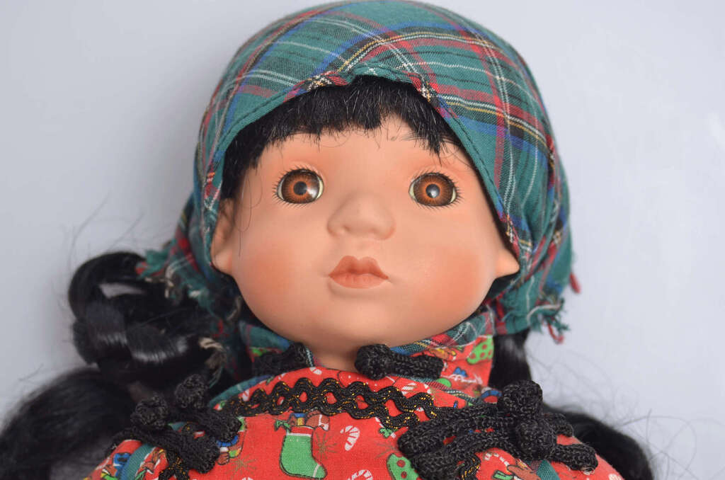 Винтажная фарфоровая кукла