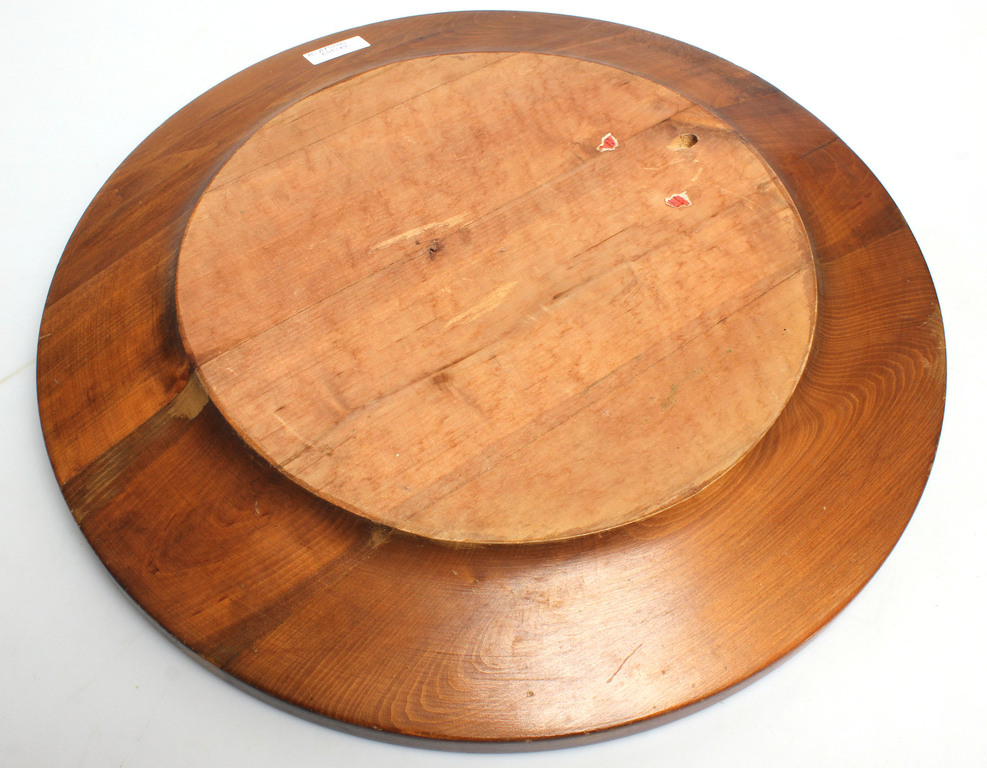 Decorative wooden plate with amber 